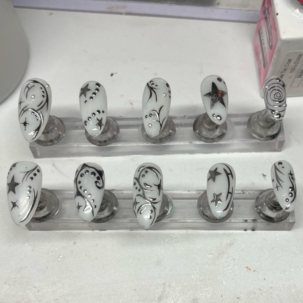 Star Metalic chrome nails
